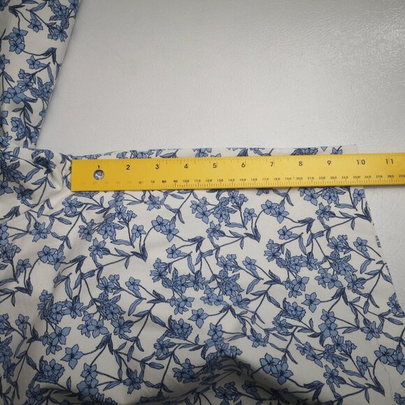 Banana Republic Ladies Size 12 Ivory w/Blue Flower Pattern Bermuda Length Shorts - Picture 11 of 11